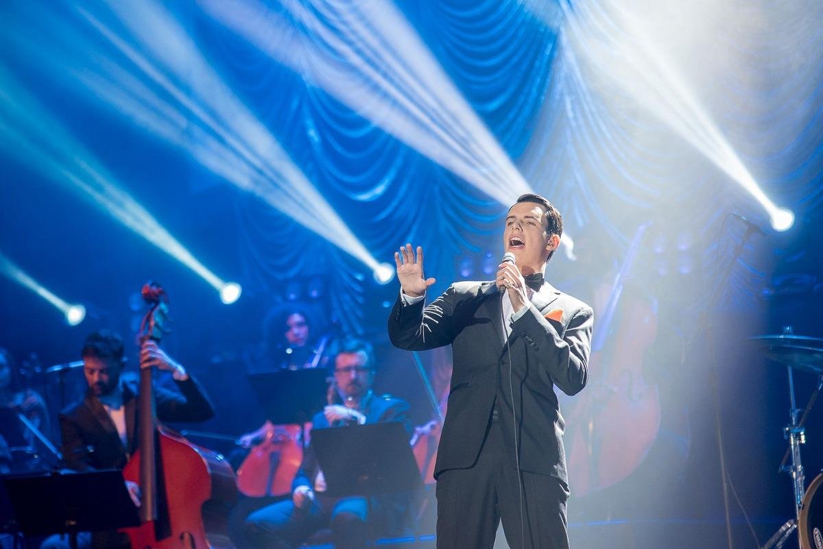 Gustavo Bing em homenagem a Sinatra no dia 12