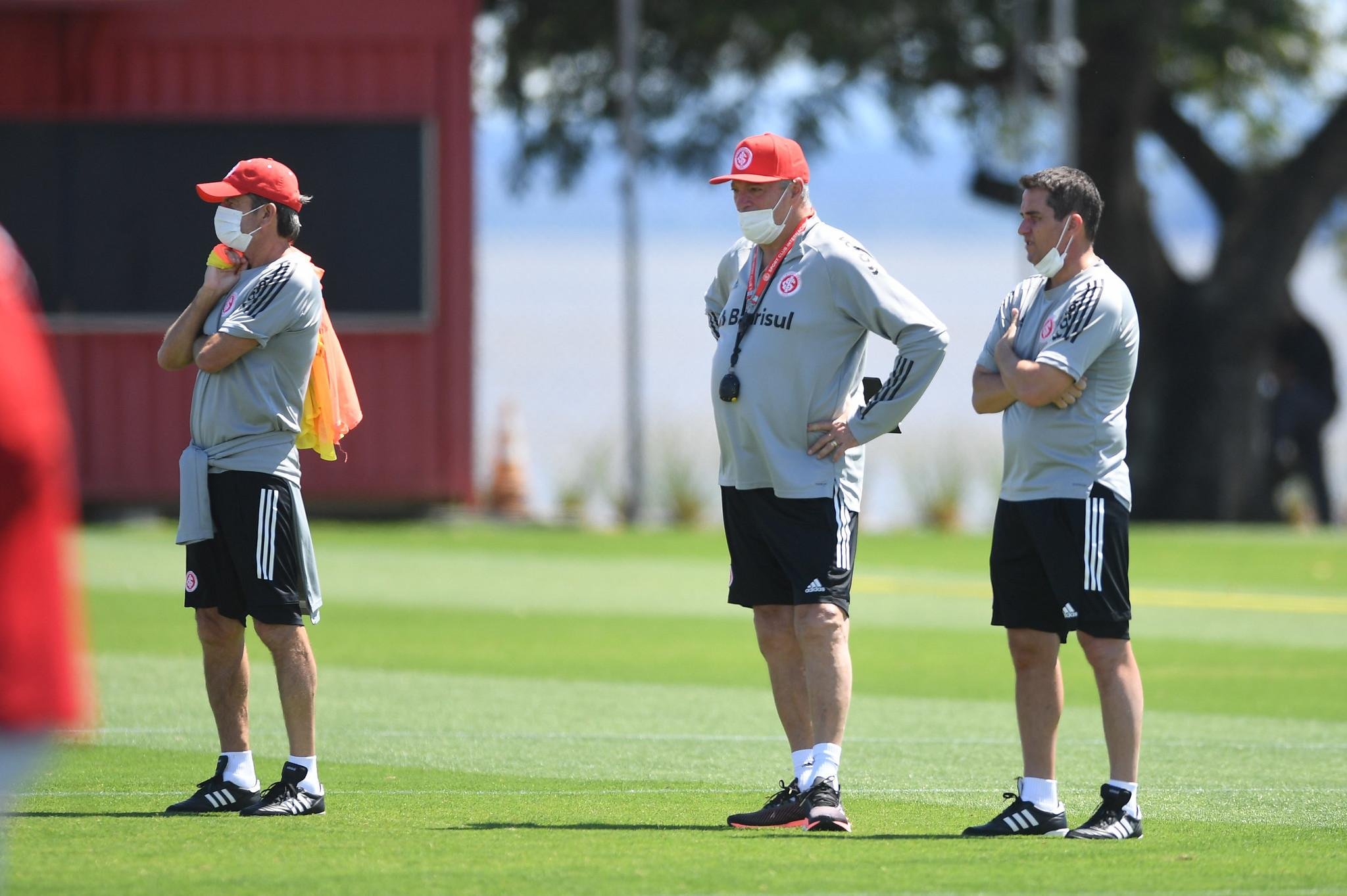 Abel Braga voltar&aacute; a comandar o Inter da beira do gramado na quarta-feira