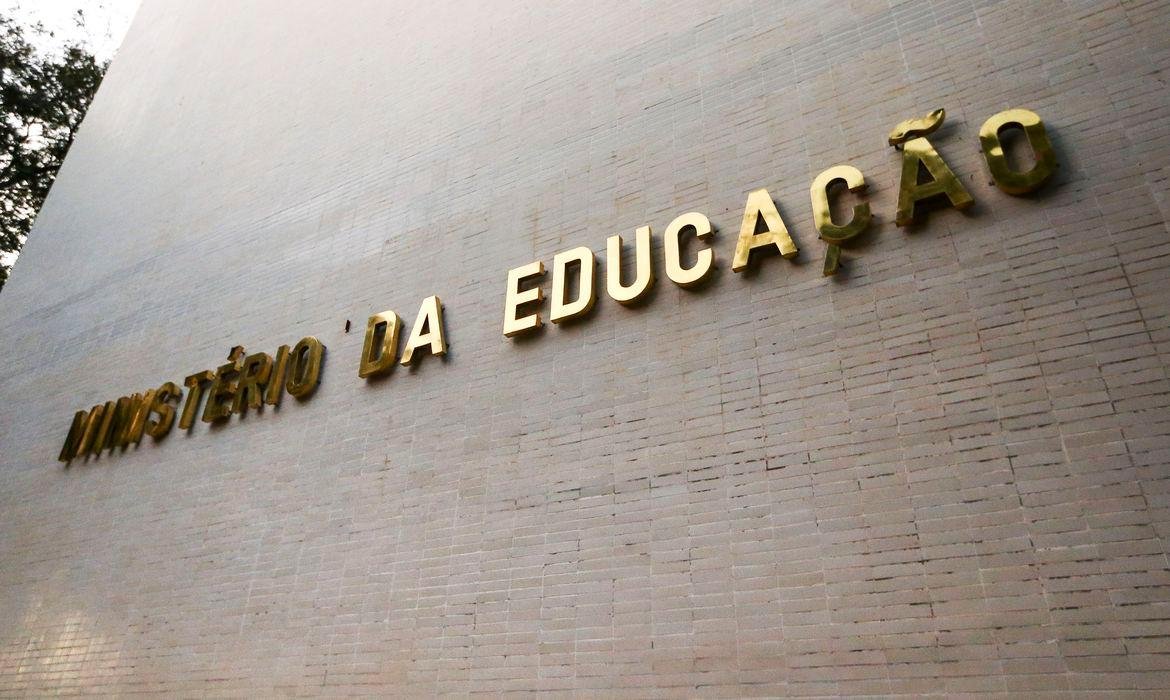 MEC muda para 1&ordm; de mar&ccedil;o aulas presenciais nas universidades federais