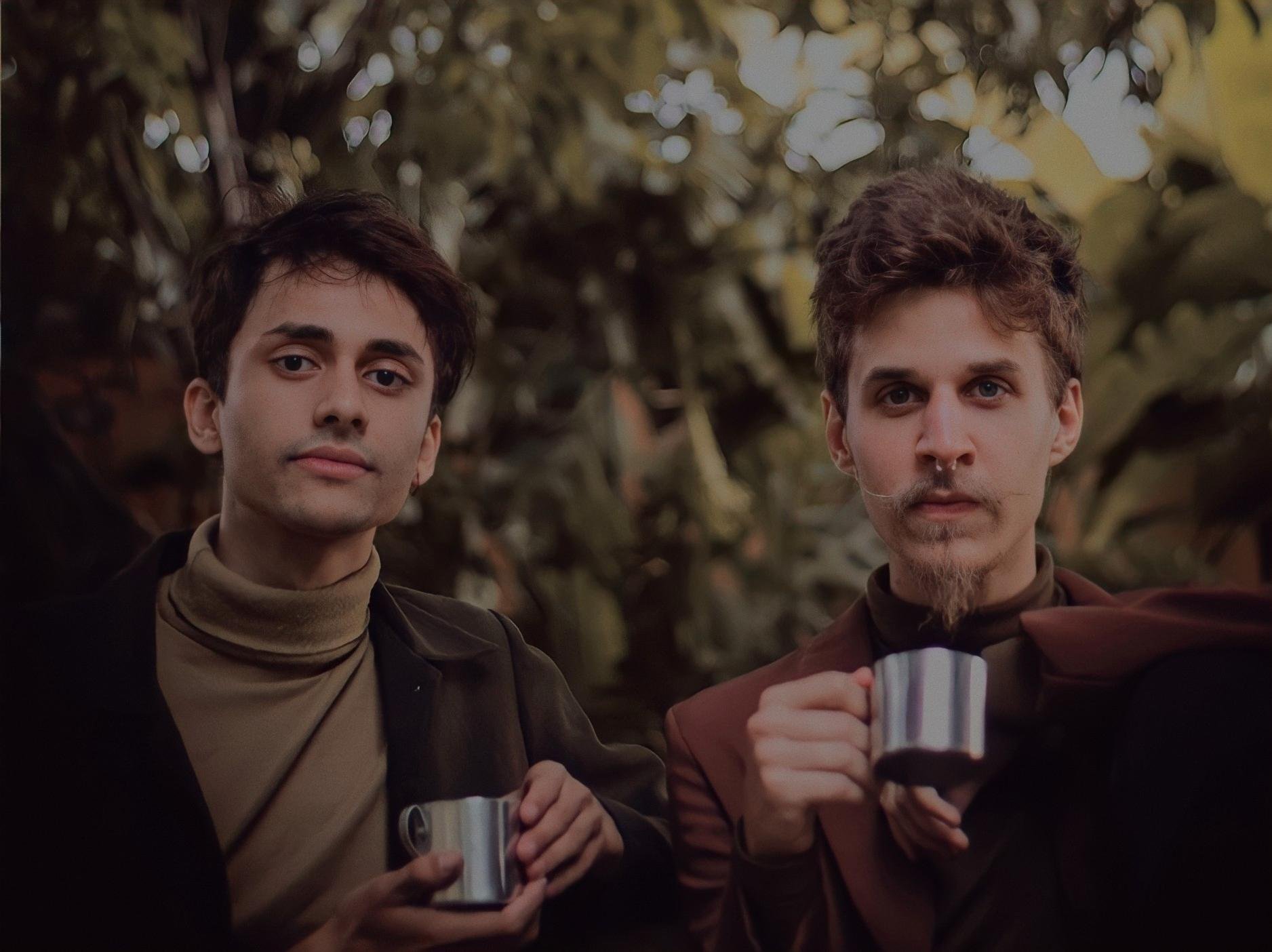 No espet&aacute;culo "Caf&eacute;" dois jovens se conhecem em uma cafeteria e vivem hist&oacute;ria de amor