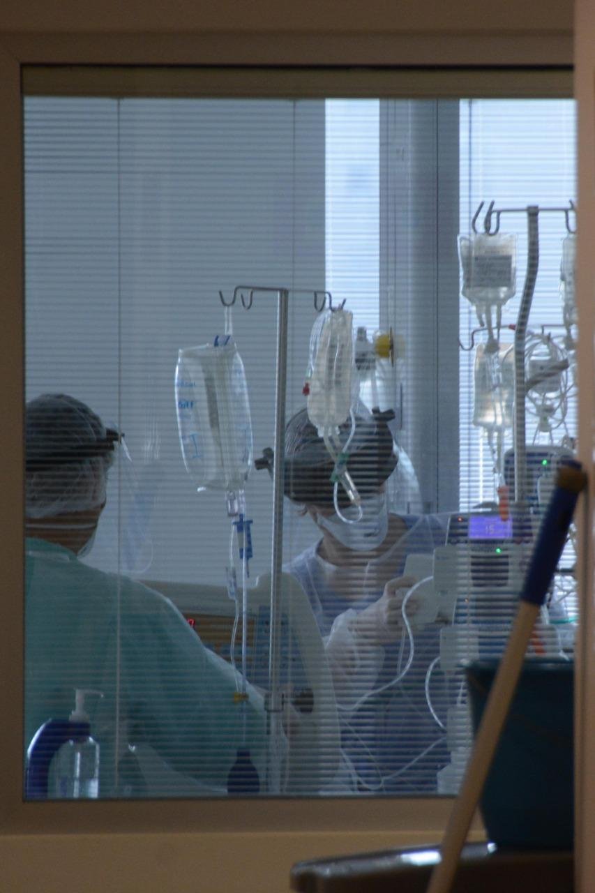 At&eacute; o come&ccedil;o da noite desta ter&ccedil;a-feira, 691 pacientes estavam internados, sendo 318 com coronav&iacute;rus