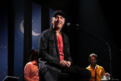Zeca Baleiro ir&aacute; interpretar &ldquo;Tr&ecirc;s Apitos&rdquo; e &ldquo;Onde Est&aacute; a Honestidade&rdquo;