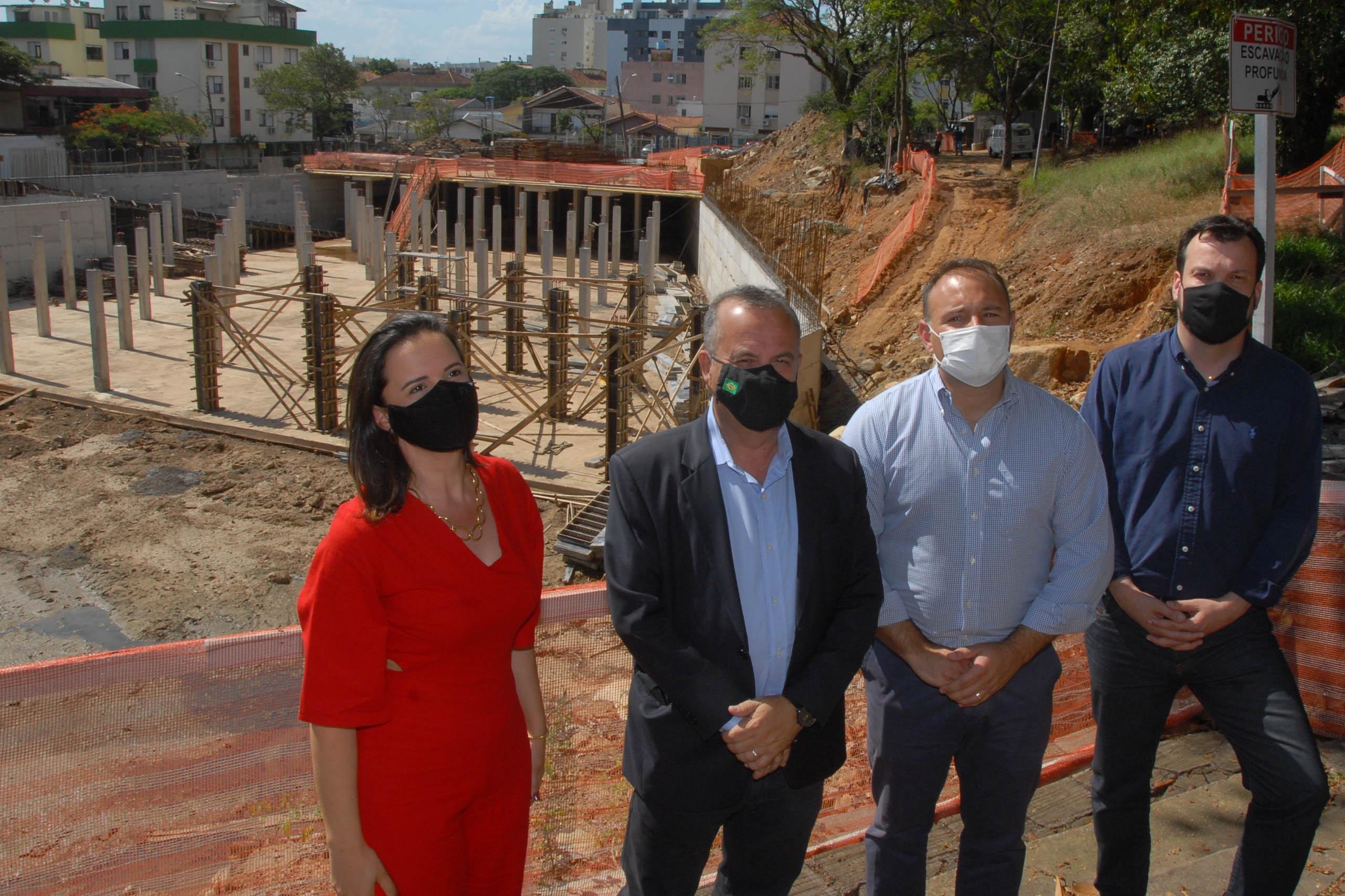 Marinho visitou as obras da Pra&ccedil;a Fortunato Pimentel, na Vila Ipiranga