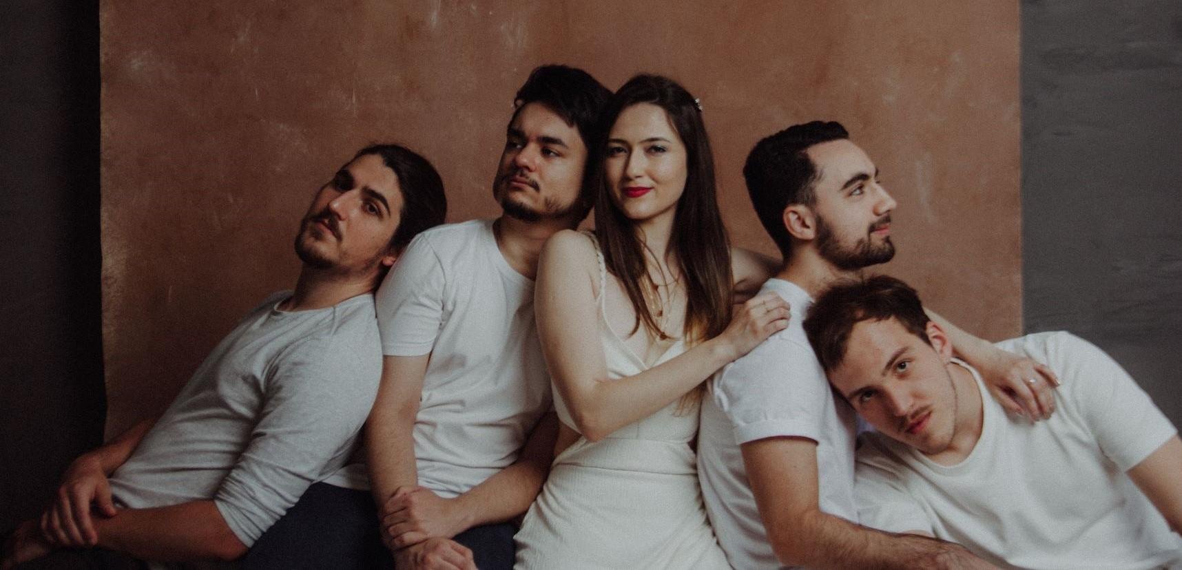 Grupo de Indie Rock foi formado em dezembro de 2014, na cidade de Porto Alegre