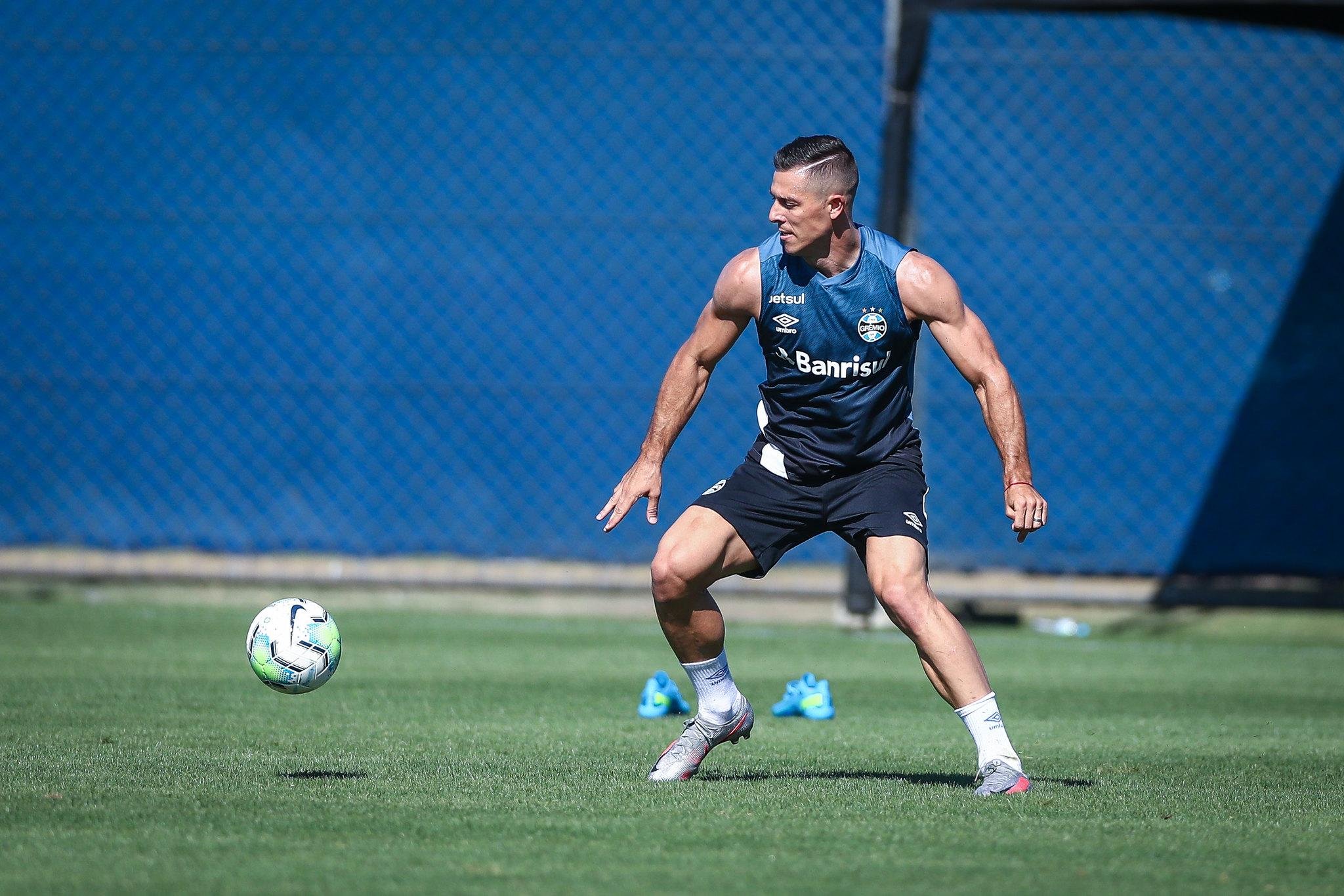 Chur&iacute;n deve ser titular contra o Goi&aacute;s