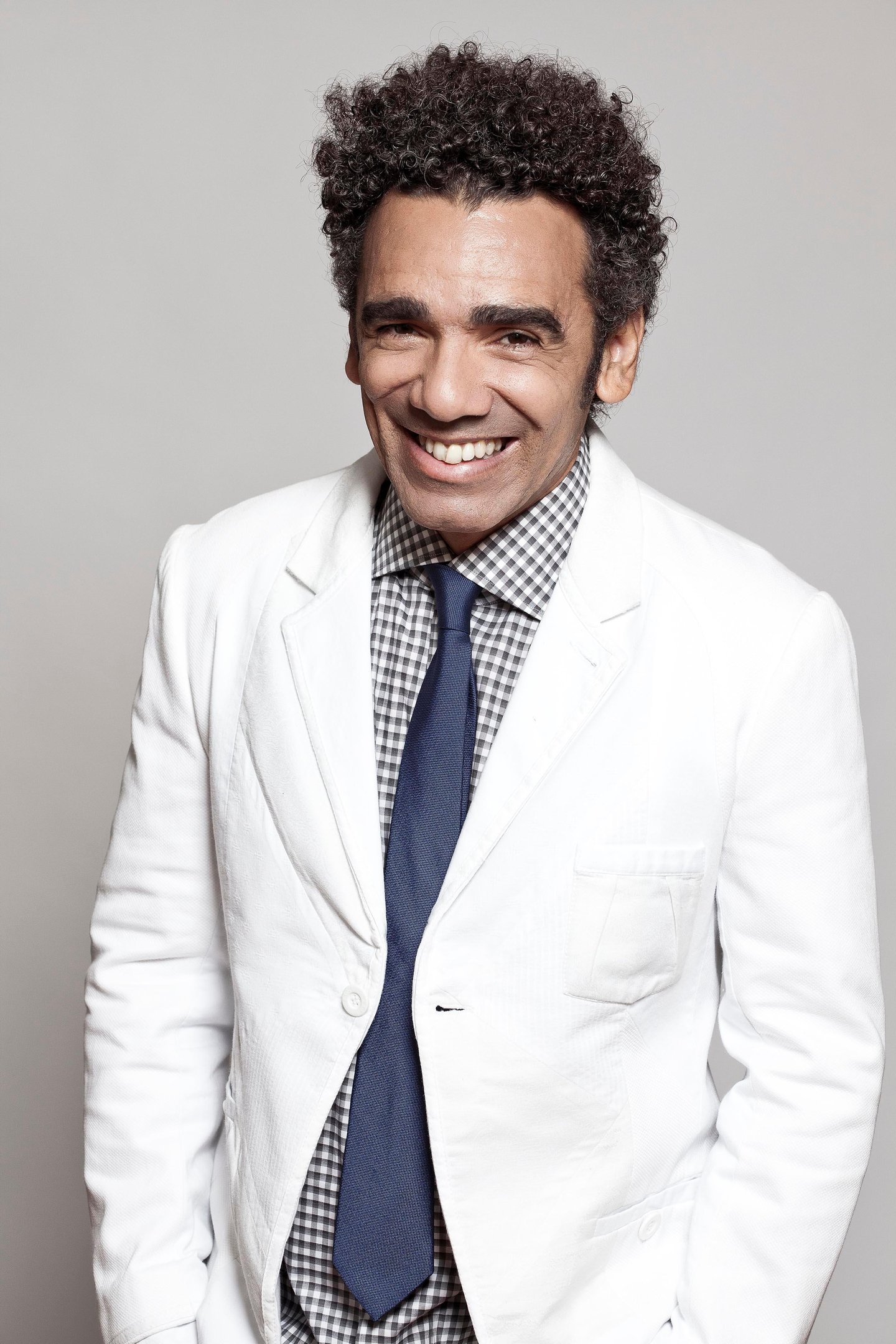 M&uacute;sico, int&eacute;rprete, produtor e empres&aacute;rio, Simoninha &eacute; filho de Wilson Simonal e irm&atilde;o de Max de Castro