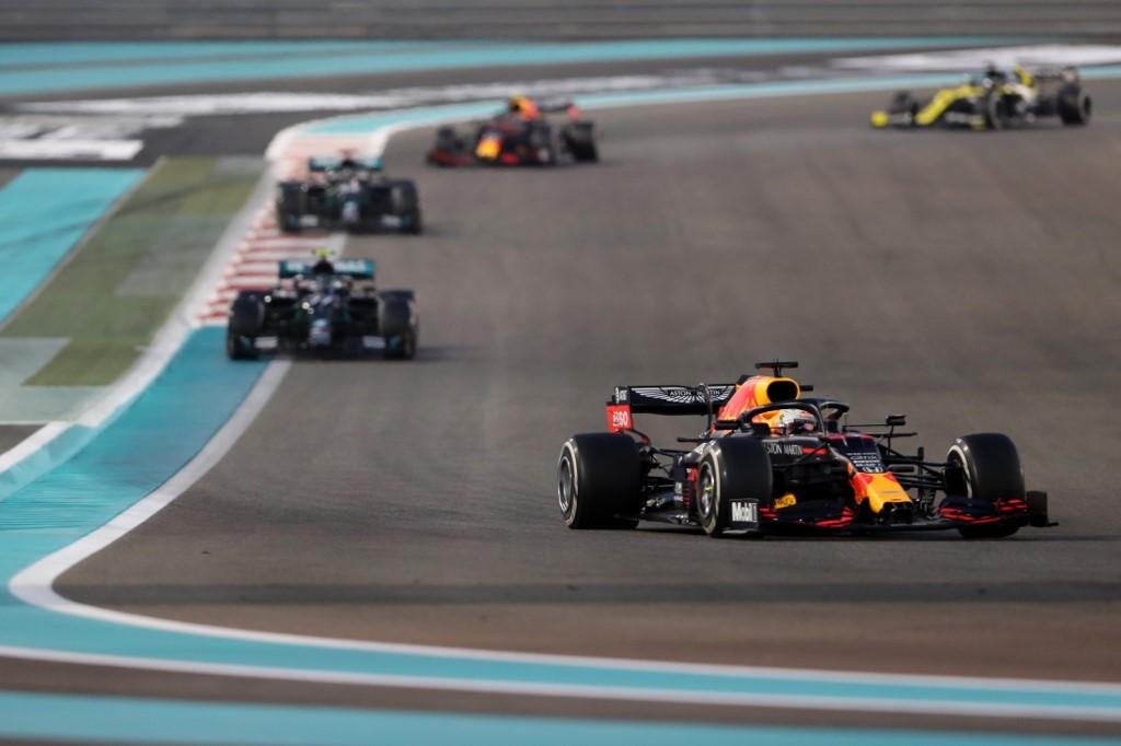 Red Bull termina o ano em alta com performance impec&aacute;vel