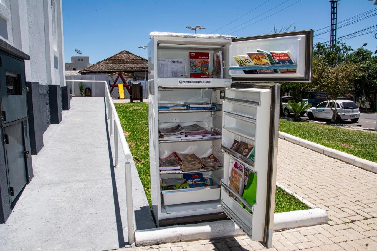 O refrigerador permanece aberto 24 horas por dia