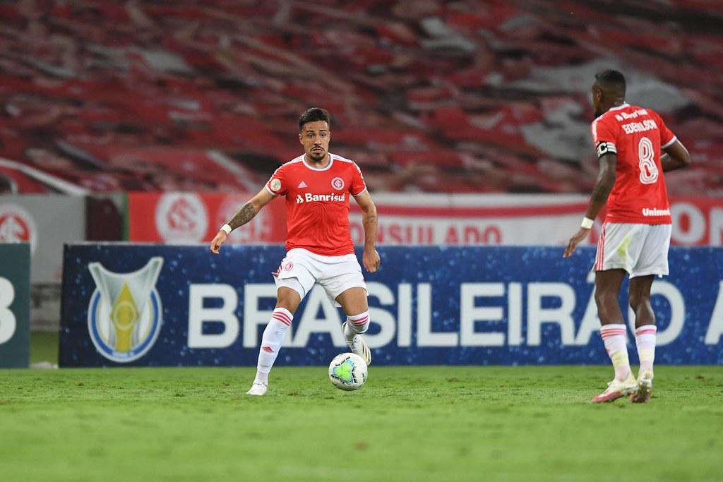Heitor ser&aacute; o substituto de Rodinei contra o Palmeiras no pr&oacute;ximo s&aacute;bado