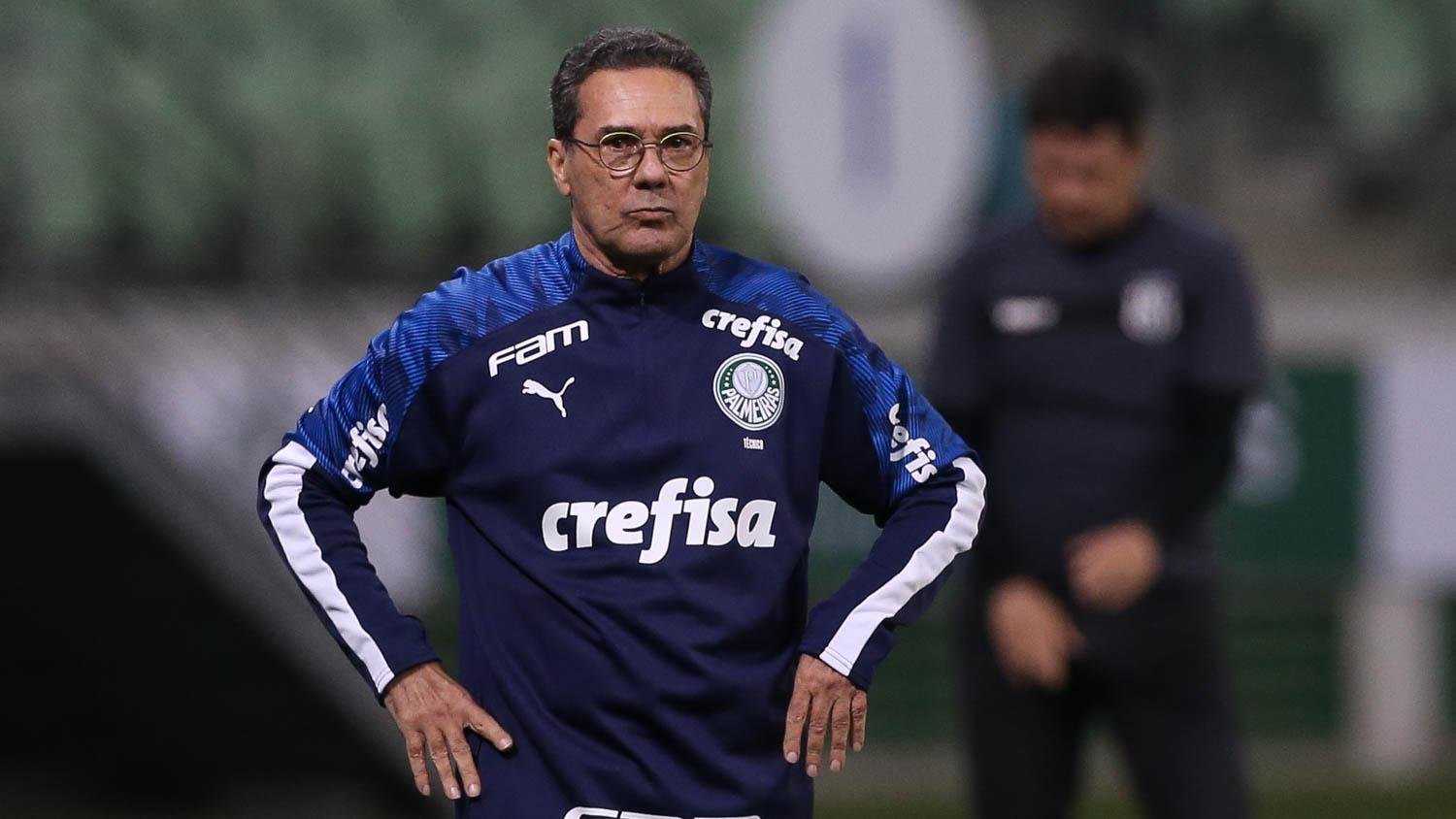 O treinador est&aacute; sem clube desde que foi demitido do Palmeiras em outubro
