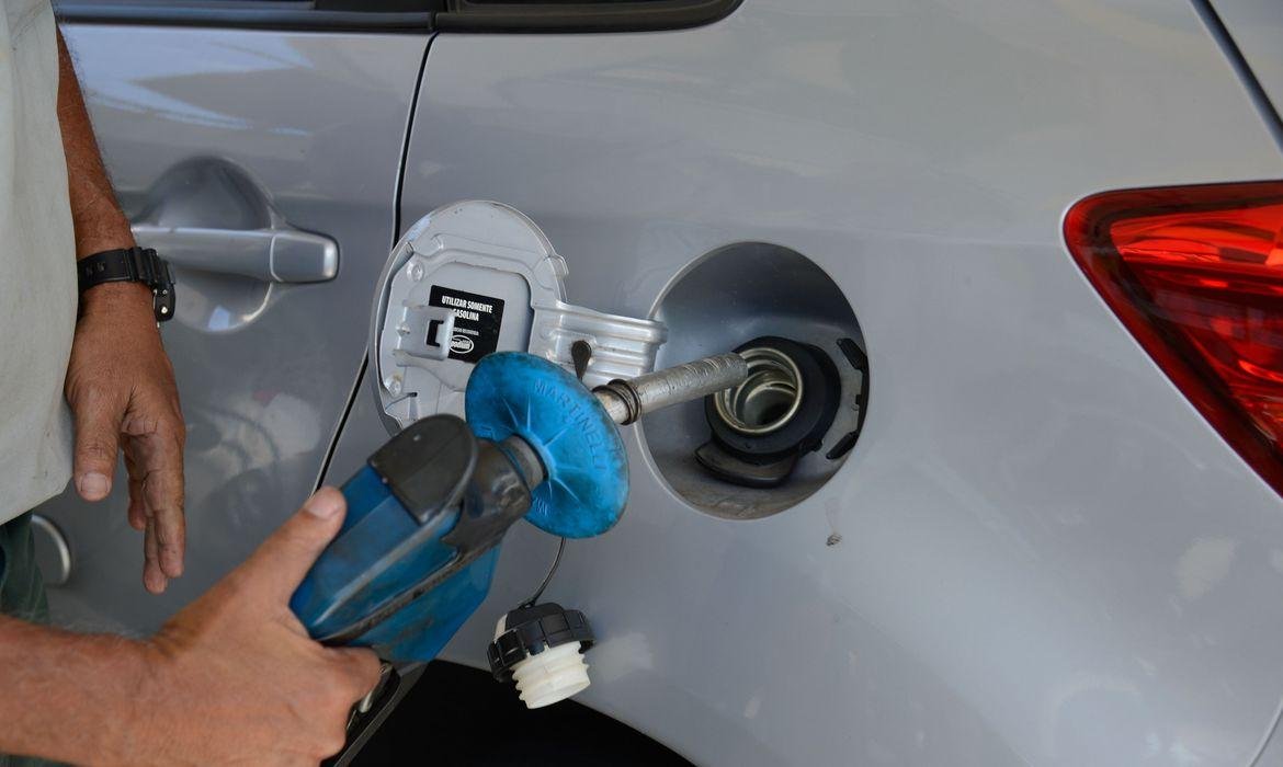 Gasolina ter&aacute; aumento de 3% e o diesel de 4% a partir da quarta-feira