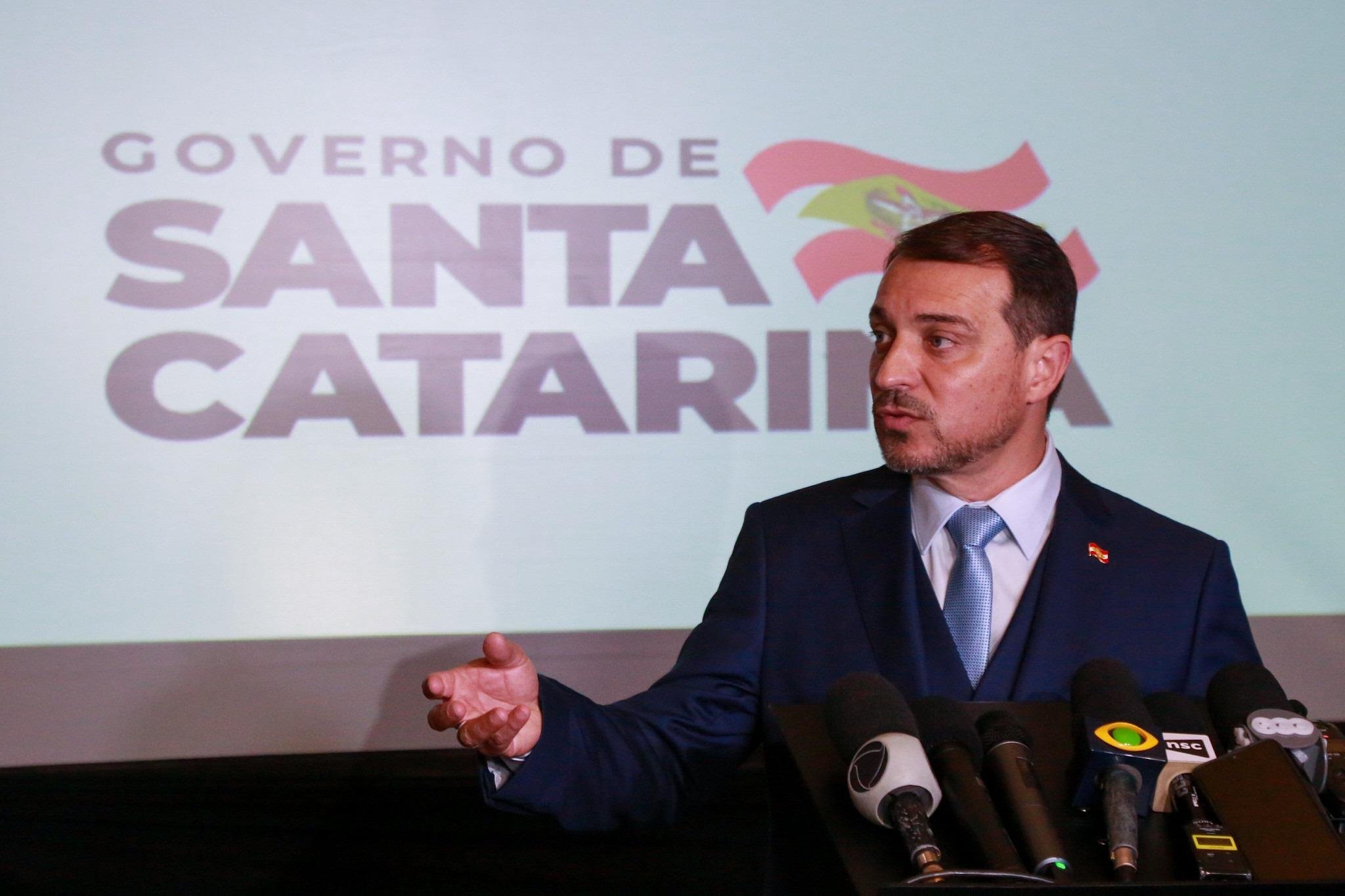 Governador alega que medida vai reduzir hospedagem clandestina em estabelecimentos sem fiscaliza&ccedil;&atilde;o