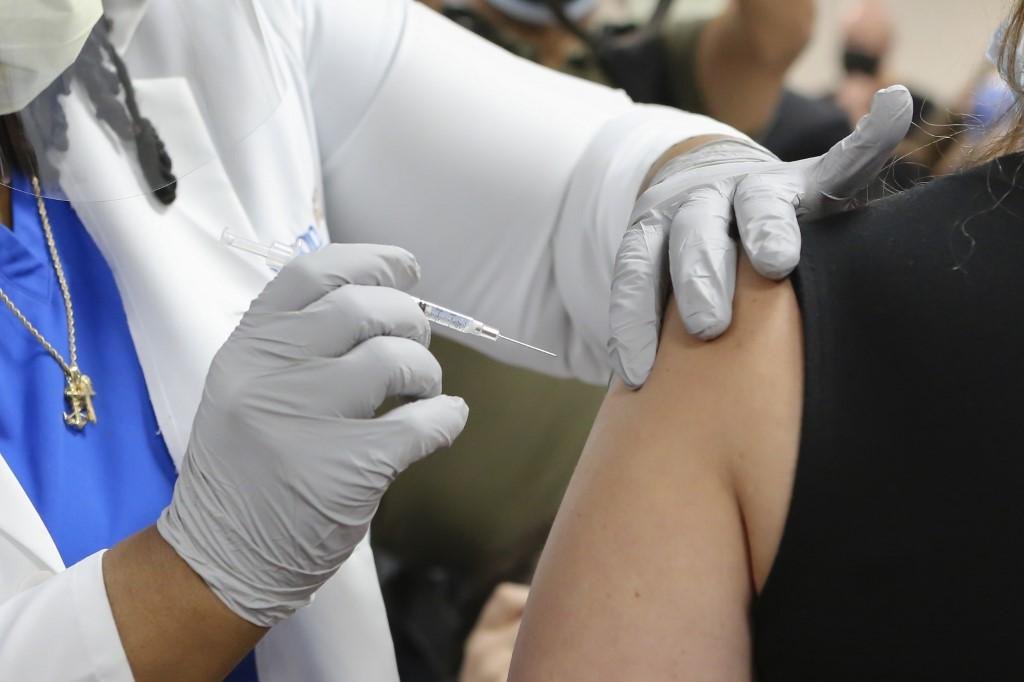Trump recebeu indica&ccedil;&atilde;o da equipe m&eacute;dica para que recebesse a imuniza&ccedil;&atilde;o contra a Covid-19