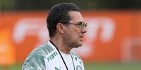 Ex-técnico do Palmeiras foi internado após sentir fortes dores na cabeça e no corpo