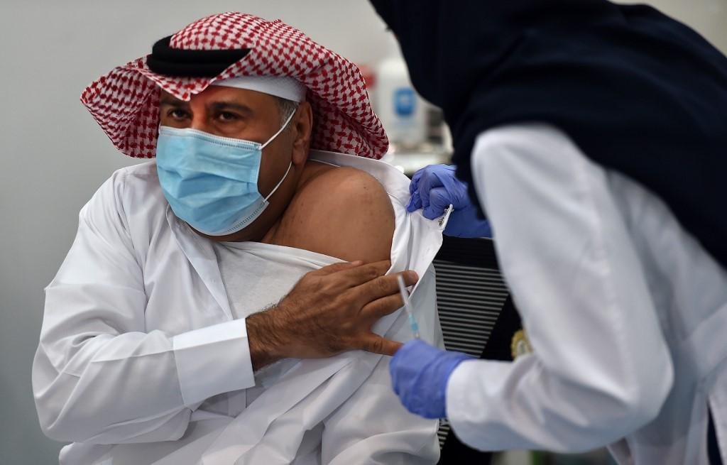 Ar&aacute;bia Saudita come&ccedil;a a vacinar a popula&ccedil;&atilde;o contra a Covid-19