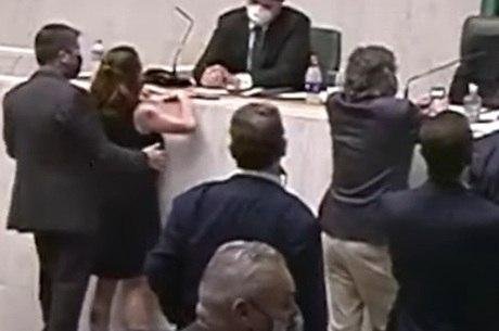 Deputada ainda disse que ir&aacute; registrar um boletim de ocorr&ecirc;ncia