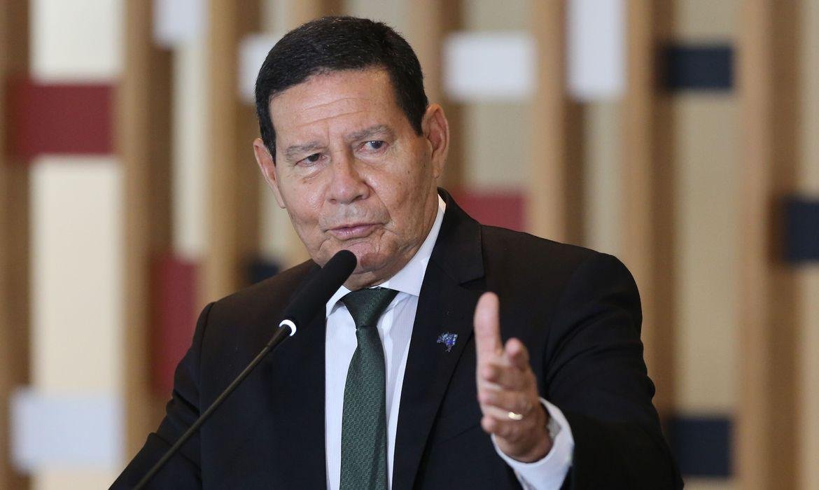 Para Mour&atilde;o, vacina obrigat&oacute;ria &eacute; "normal"
