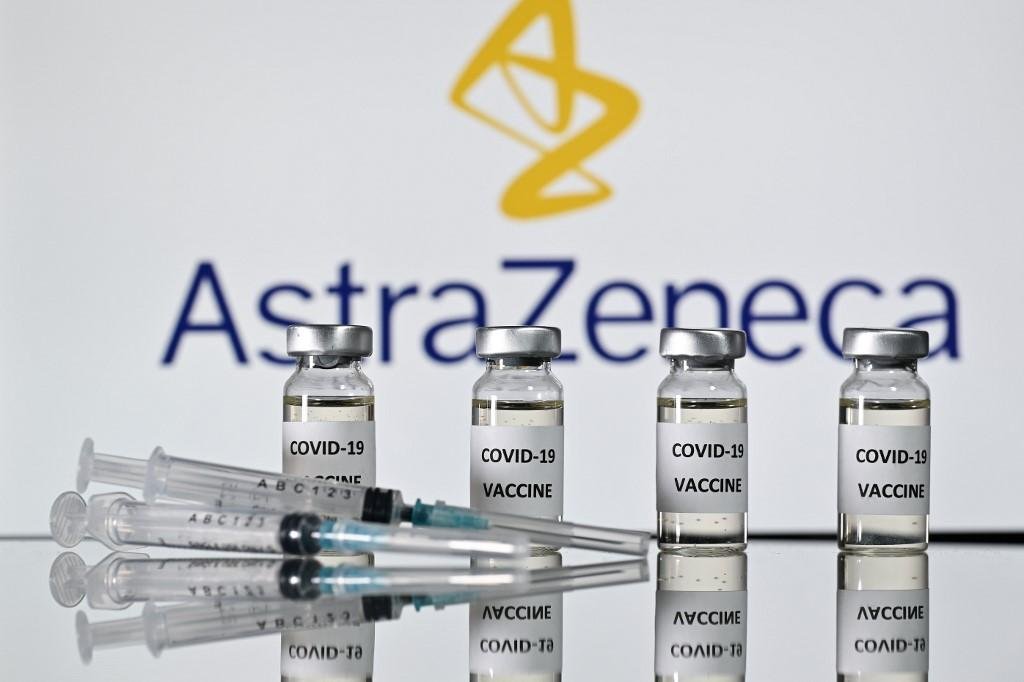 Vacina da AstraZeneca em parceria com a Universidade de Oxford deve chegar em janeiro no Brasil