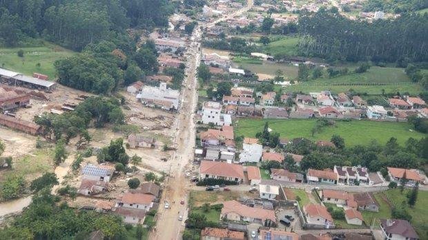 Chuvas deixaram fam&iacute;lias desabrigadas em cerca de 20 cidades e ao menos 12 pessoas mortas