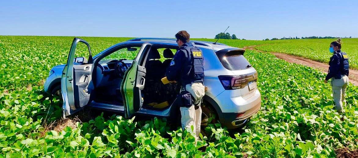 Persegui&ccedil;&atilde;o terminou em uma lavoura ao lado de uma estrada vicinal