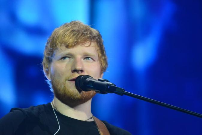 Ed Sheeran desejou um Natal e Ano Novo seguros, por conta da pandemia