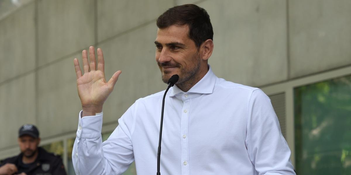 Pela sele&ccedil;&atilde;o espanhol, Casillas, de 39 anos, atuou 167 vezes e ganhou uma Copa do Mundo, 2 Eurocopas e um Mundial Sub-20