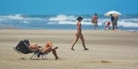 Veranistas têm mantido o distanciamento social nas praias