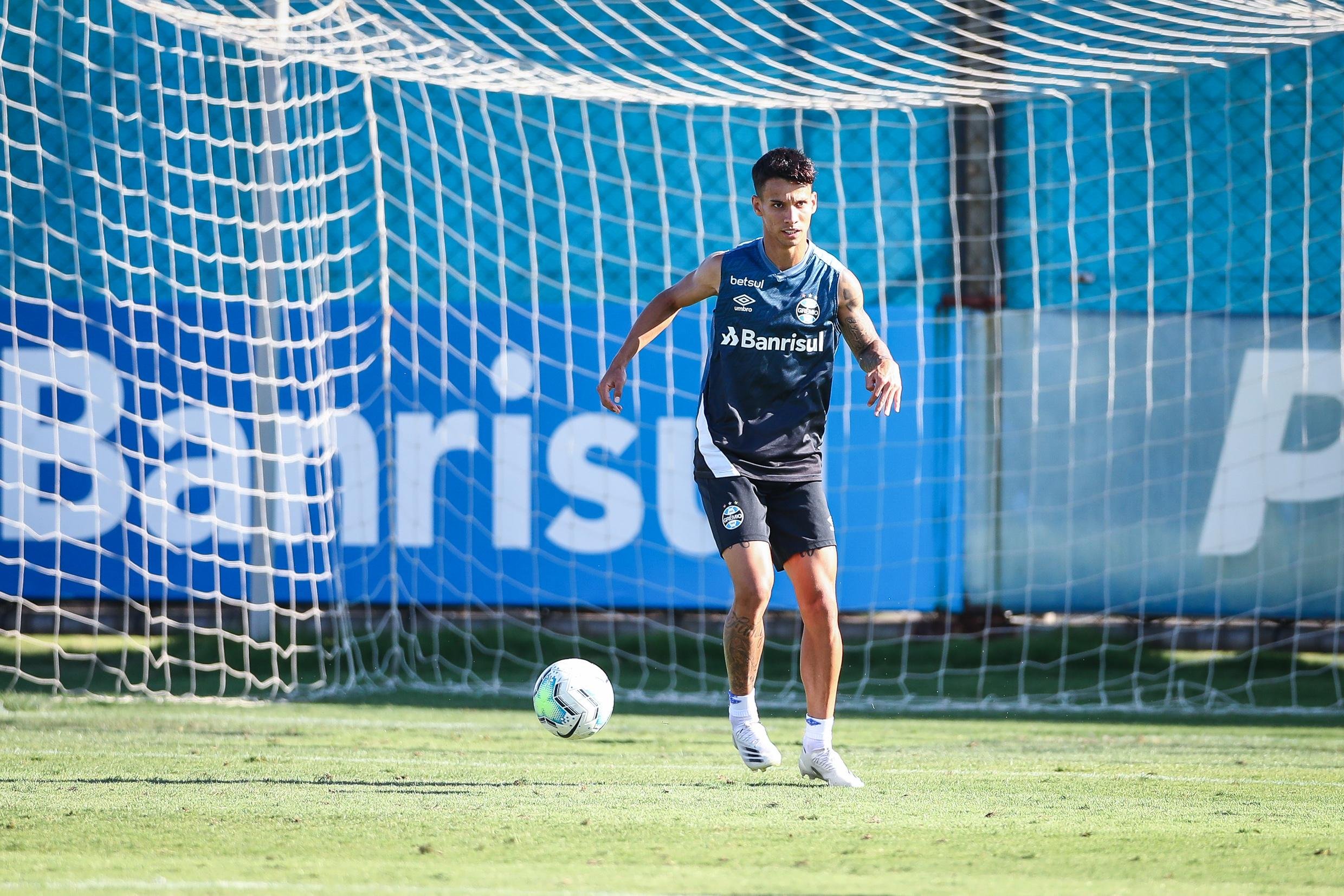 Ferreira deve come&ccedil;ar como titular nesta quarta-feira