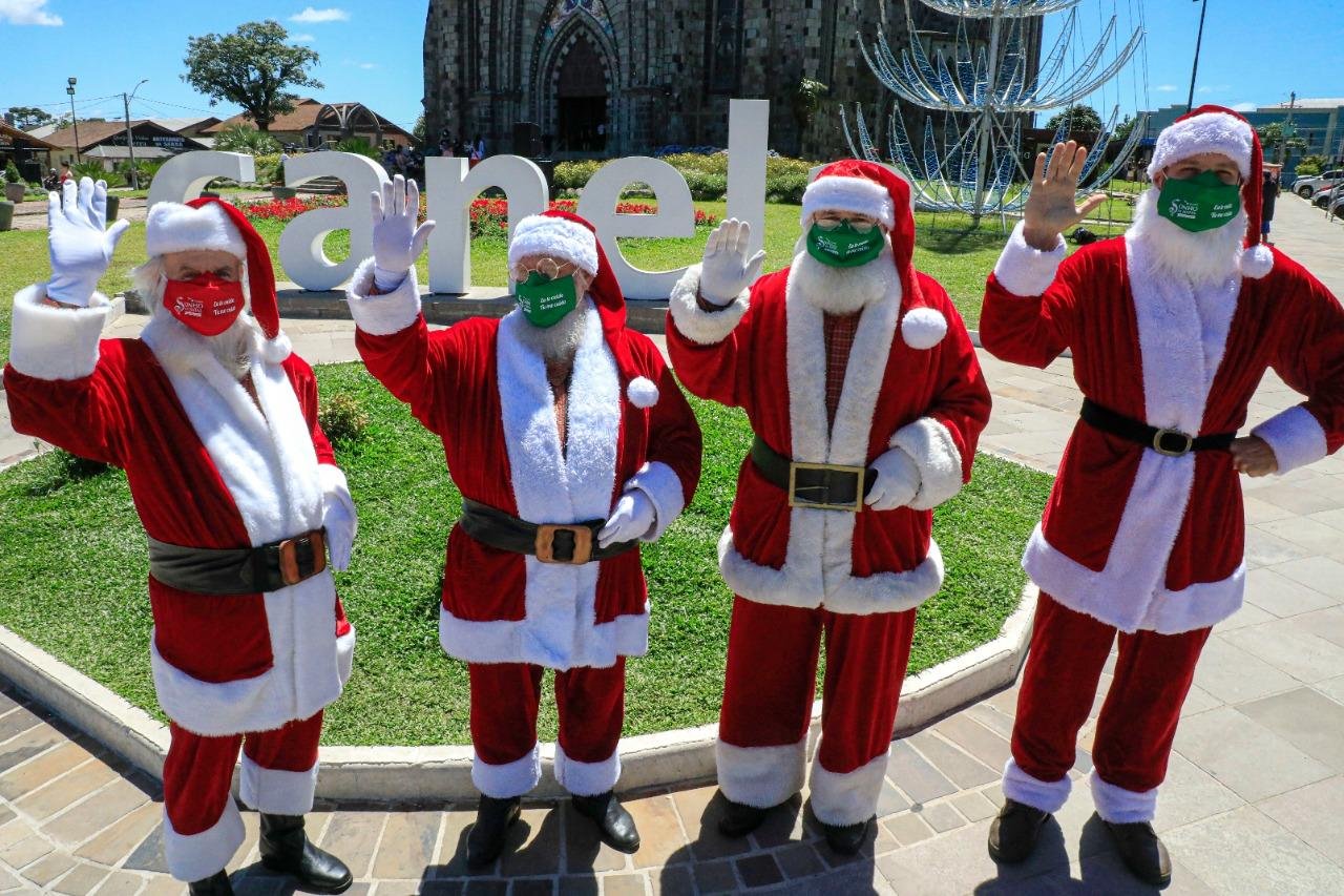 Os Papais No&eacute;is de Canela