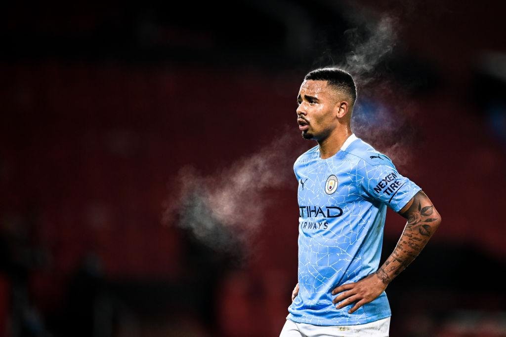 Gabriel Jesus deve voltar ao Manchester City no cl&aacute;ssico contra o United, na semifinal da Copa nacional