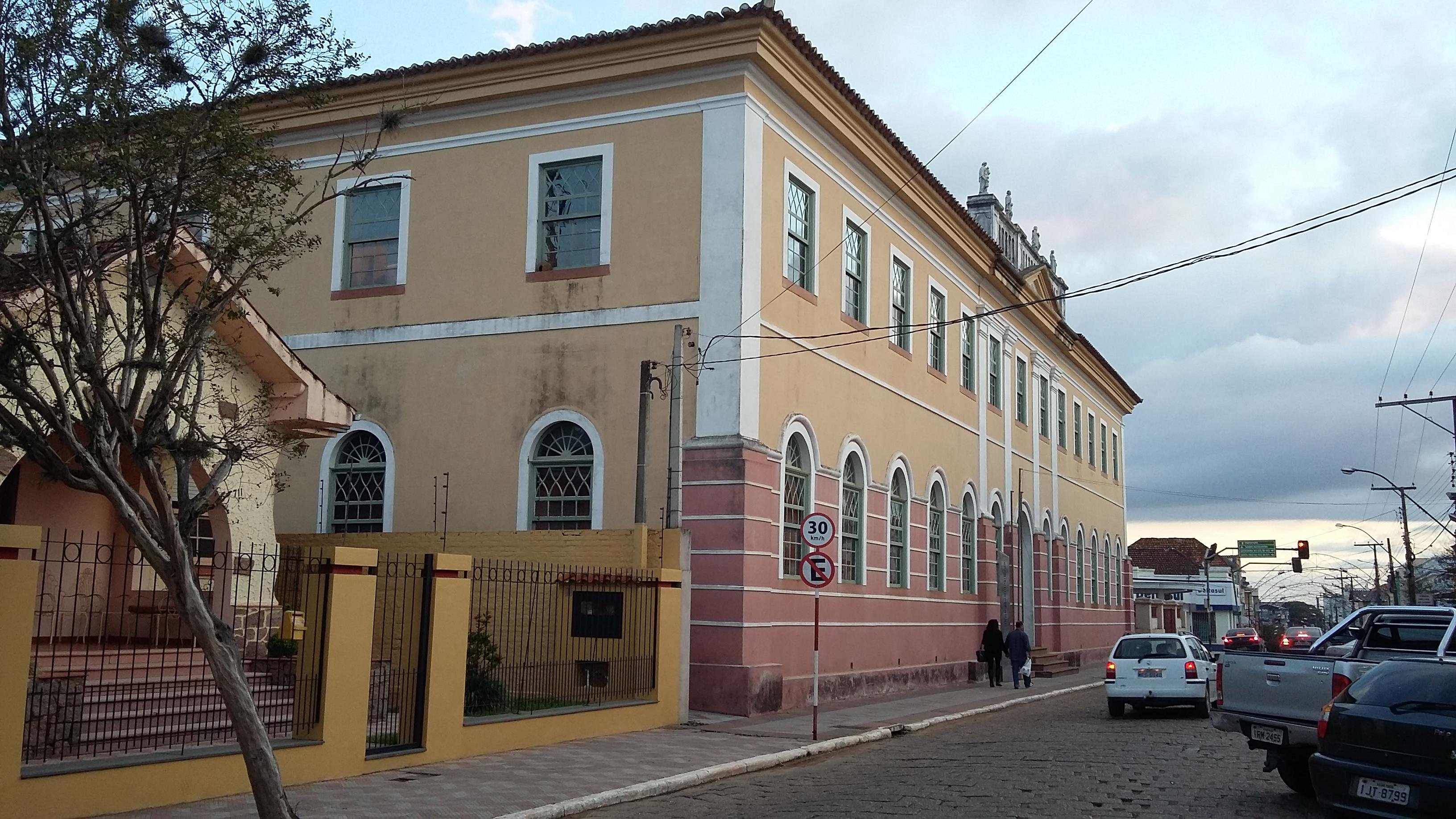 A estrutura de 1,8 mil metros quadrados funciona em pr&eacute;dio tombado pelo Patrim&ocirc;nio Hist&oacute;rico do Rio Grande do Sul, que tem 136 anos de hist&oacute;ria