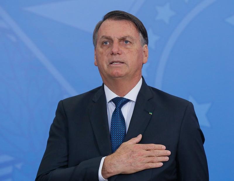 "N&atilde;o pode aplicar qualquer coisa no povo", disse Bolsonaro