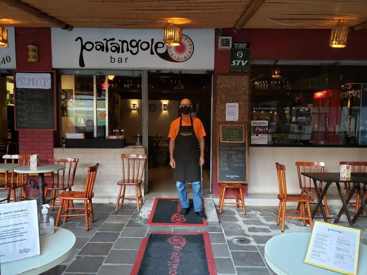 Propriet&aacute;rio do Parangol&eacute;, Cl&aacute;udio Freitas e funcion&aacute;rios recebem as doa&ccedil;&otilde;es at&eacute; a pr&oacute;xima quarta-feira, dia 30 de dezembro