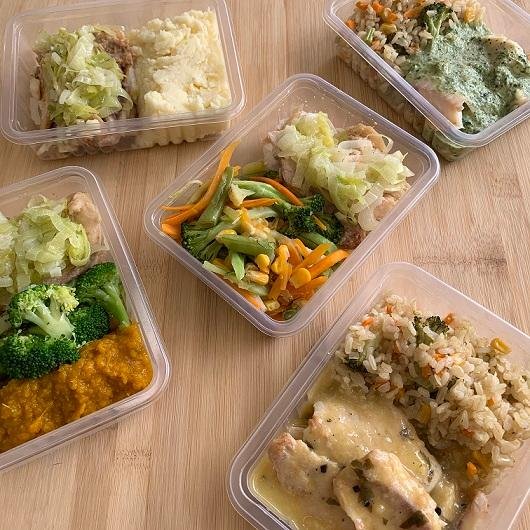 S&atilde;o 15 novas receitas e tr&ecirc;s op&ccedil;&otilde;es de lanches super saborosos e de baixas calorias, destacam o chef Felipe Avelino e a s&oacute;cia Samantha Anacleto