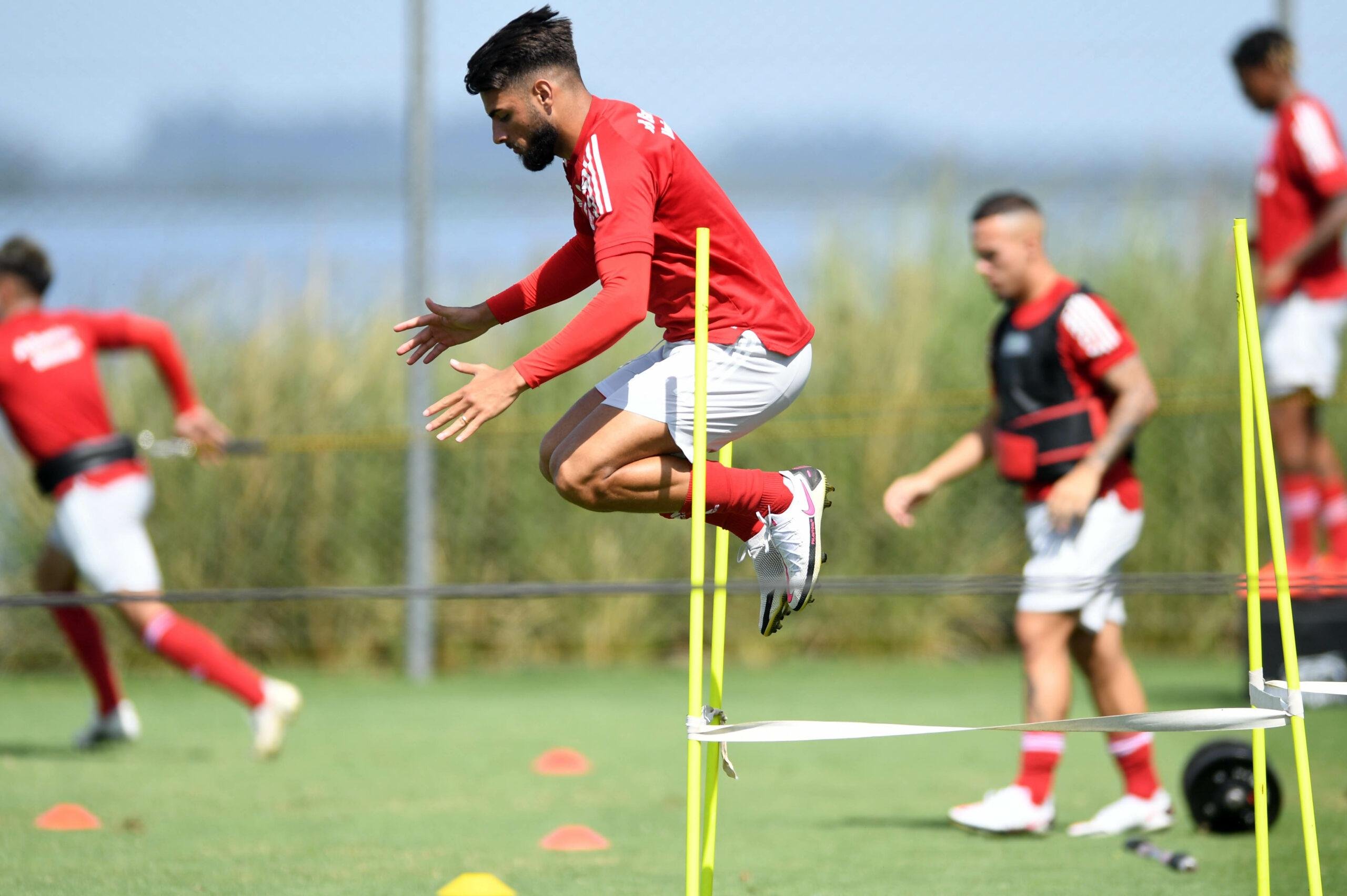 Jogadores participaram de um circuito com exerc&iacute;cios f&iacute;sicos no &uacute;ltimo treino de 2020