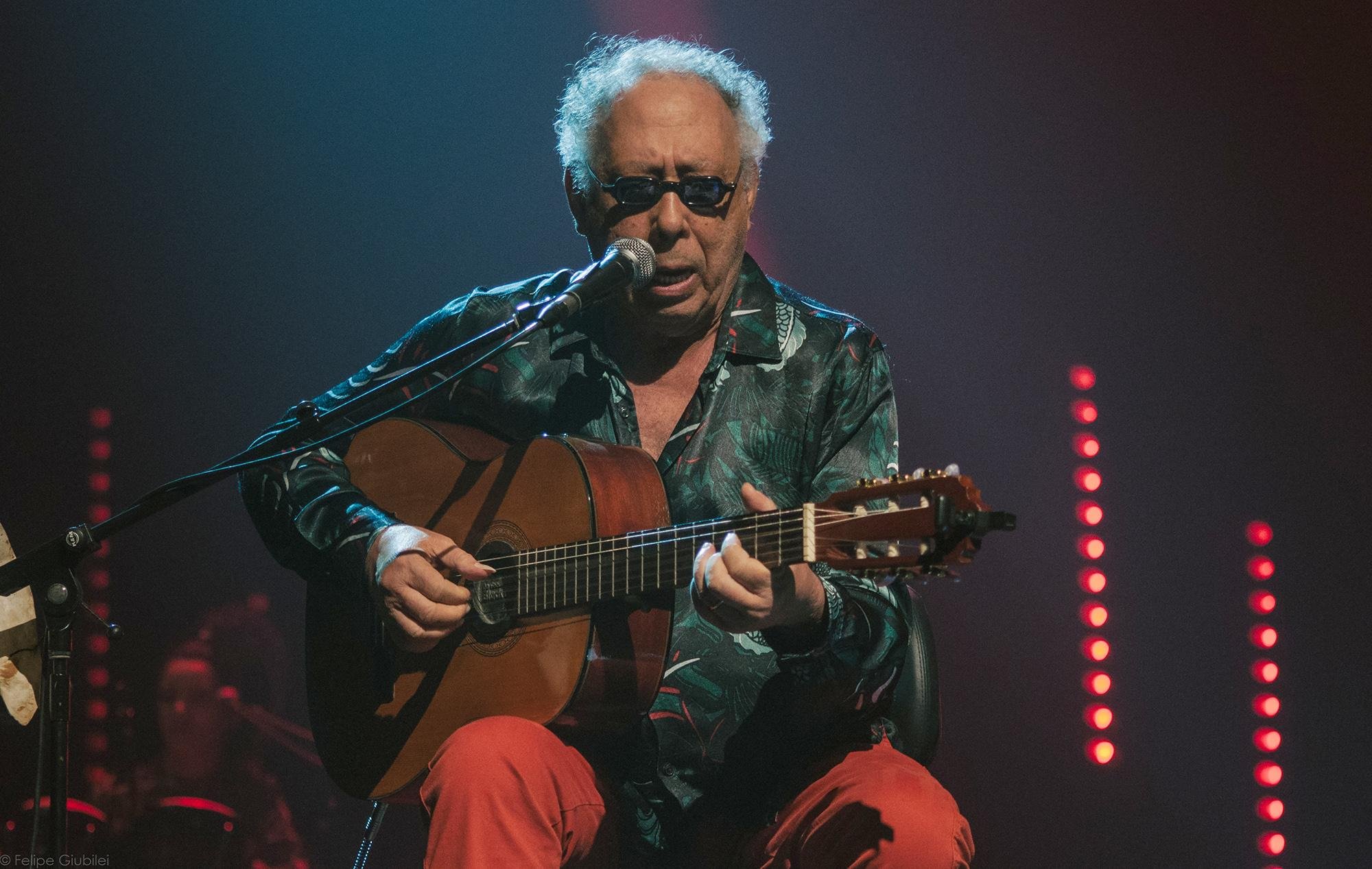 Esta &eacute; a primeira biografia do m&uacute;sico Jards Macal&eacute;