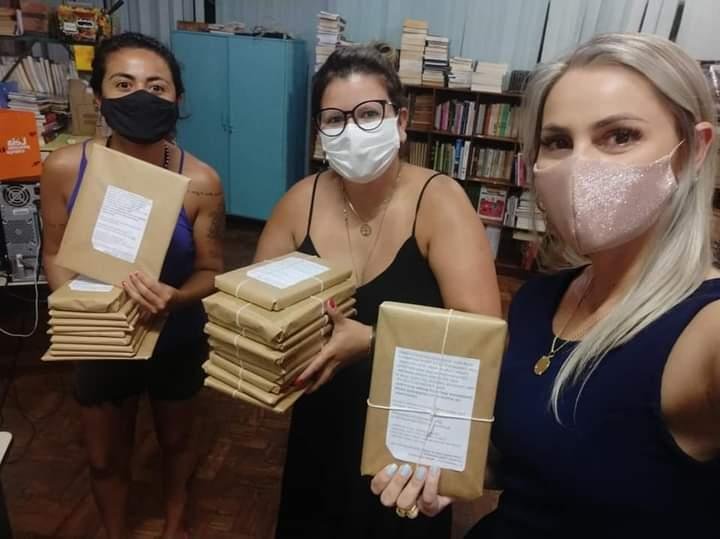 Foram doados ao menos 30 livros de escritores alegretenses e tamb&eacute;m escritores conhecidos do grande p&uacute;blico
