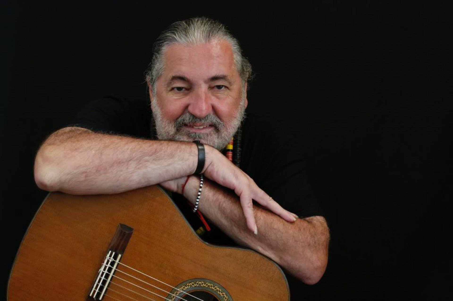 Moacyr Luz apresenta live de fim de ano