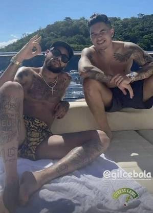 Jogador publicou fotos em SC nesta quarta-feira