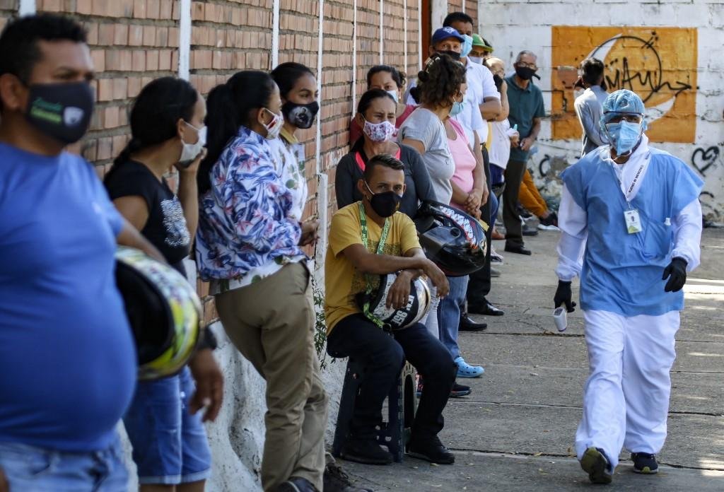 Centros de testagem ainda est&atilde;o cheios no pa&iacute;s