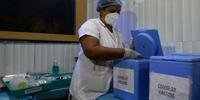 País, o terceiro mais afetado do mundo, quer imunizar 300 milhões de pessoas até meados de 2021