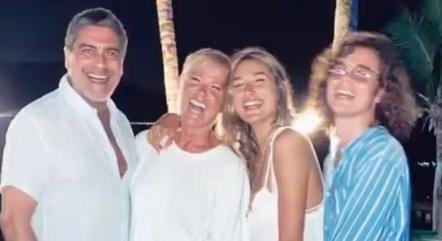 Sasha abriu &aacute;lbum de fotos de R&eacute;veillon em fam&iacute;lia