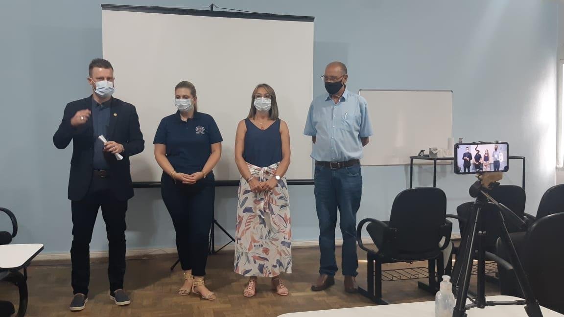 Al&eacute;m de assumir a Secretaria de Sa&uacute;de, Tha&iacute;s permanecer&aacute; na gest&atilde;o da Santa Casa de Caridade