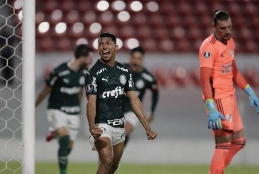 Palmeiras venceu por 3 a 0 na Argentina