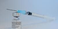 Pfizer diz ter feito 3 tentativas para vender vacinas