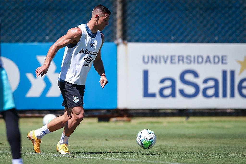 Chur&iacute;n dever&aacute; substituir o artilheiro Diego Souza, que foi preservado e nem viajou para o Cear&aacute;