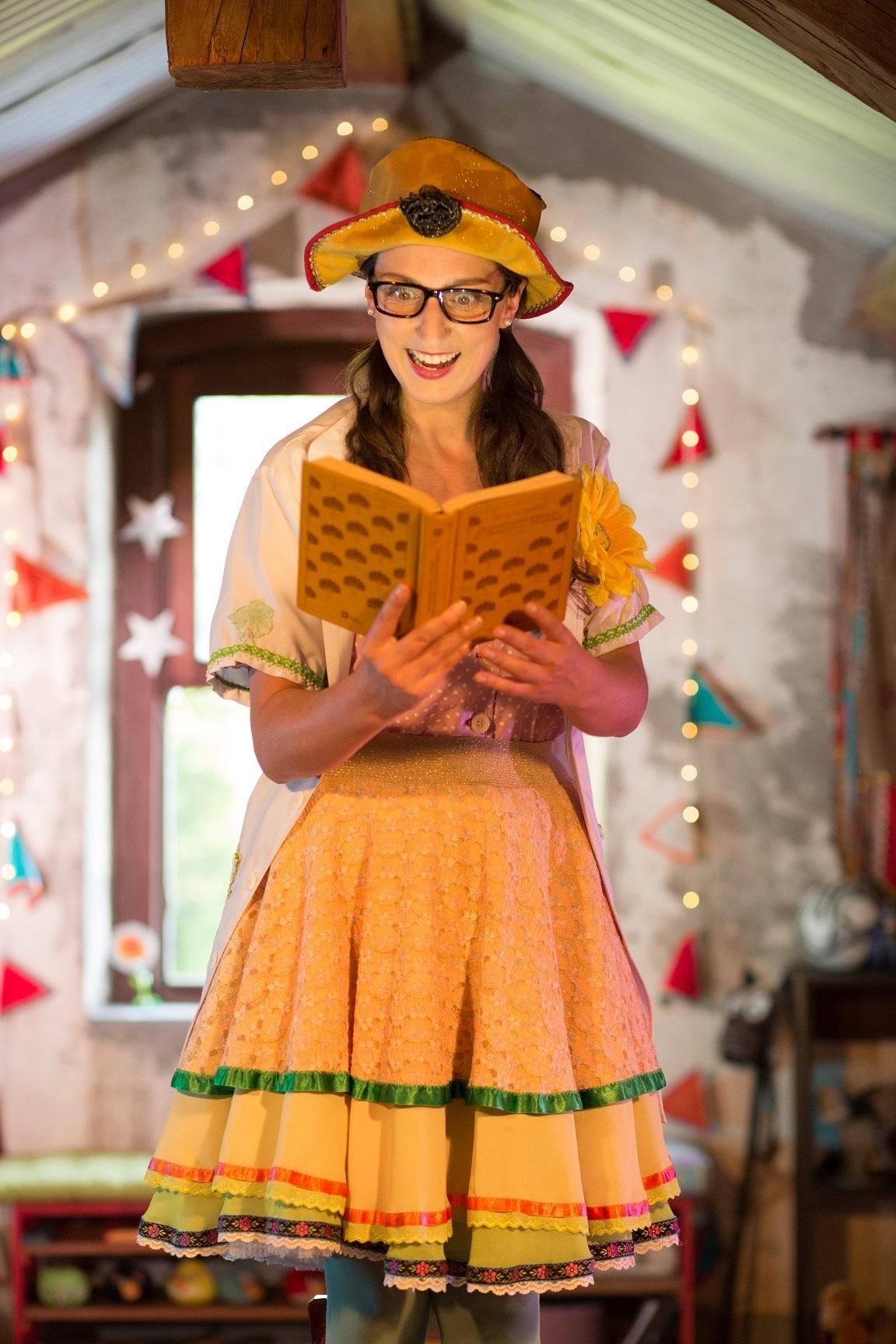 Atriz Aline Zilli interpreta a personagem Flor