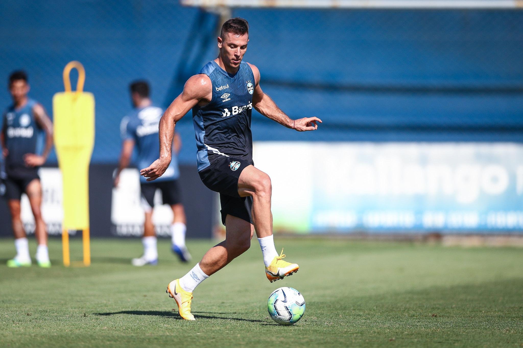 Chur&iacute;n deve iniciar entre os titulares neste s&aacute;bado
