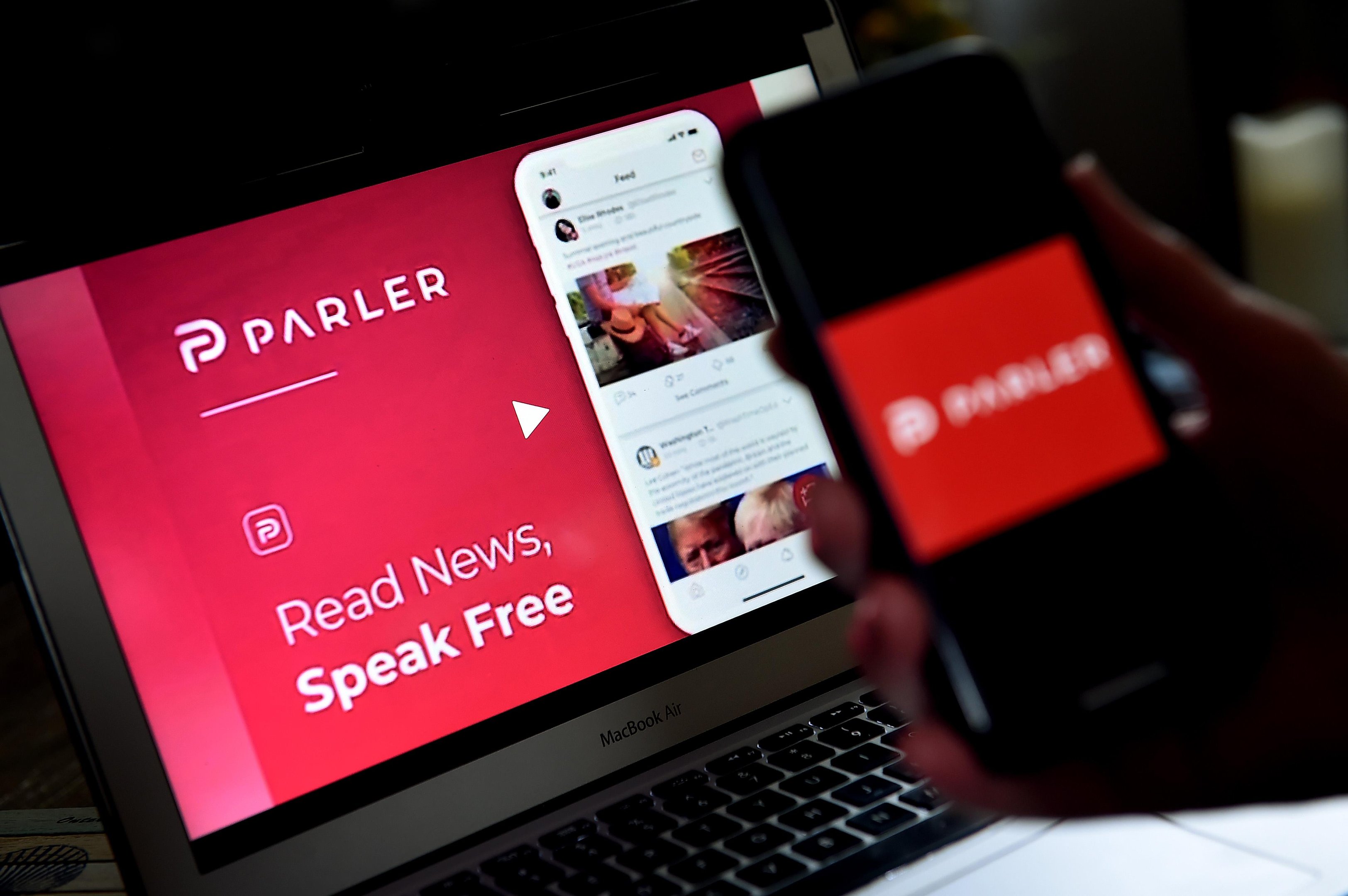 Parler se tornou um ref&uacute;gio para alguns internautas indignados com a pol&iacute;tica de modera&ccedil;&atilde;o de redes sociais como o Twitter