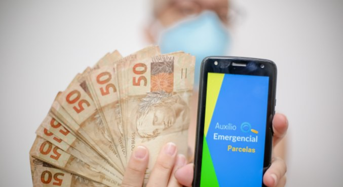 Benefici&aacute;rios nascidos em maio v&atilde;o poder sacar a &uacute;ltima parcela do aux&iacute;lio